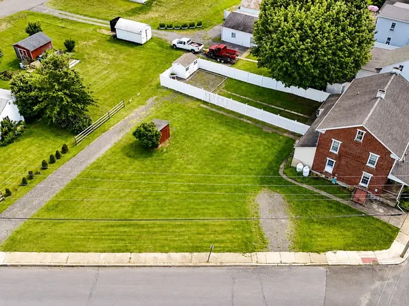 125 E Chestnut St, Bechtelsville, PA 19505