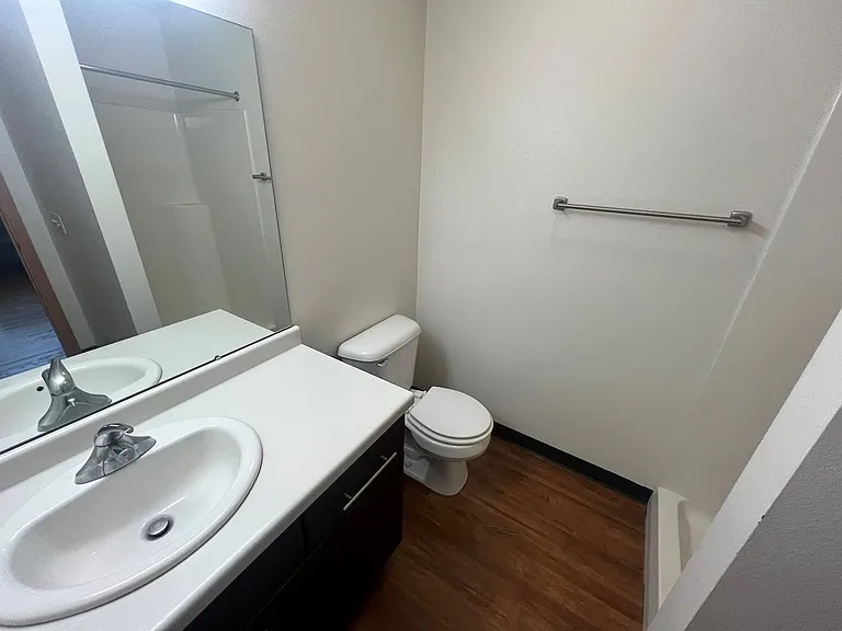 142 W Johnson St — Photo 45