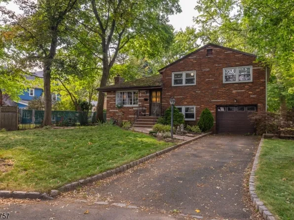 210 Elm Ct, Scotch Plains Twp., NJ 07076
