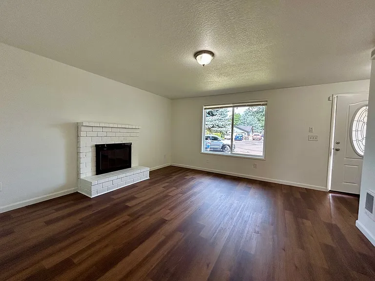 15511 NE 50th Cir — Photo 7