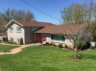 613 Woodridge Dr, Glen Dale, WV