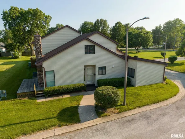 522 N Springfield St, Virden, IL 62690