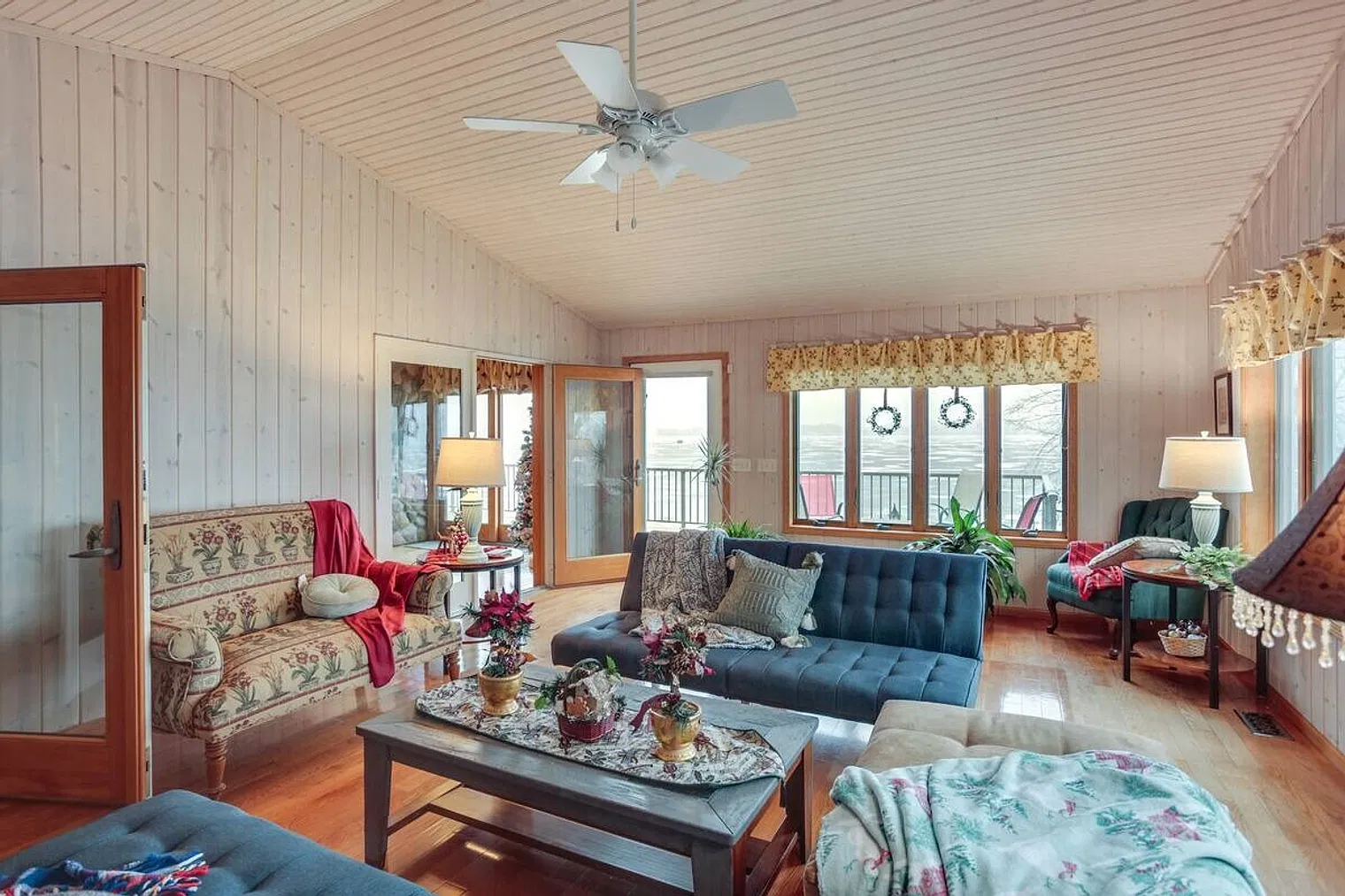 3 bed, 2.0 bath, $6,716 — Photo 2