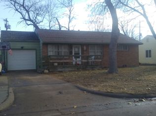 819 Plaza Dr, Salina, KS 67401