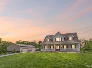 2367 Degerlia Hollow Rd, Hardin, IL 62047