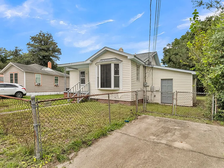 2330 Bailey Dr — Photo 5