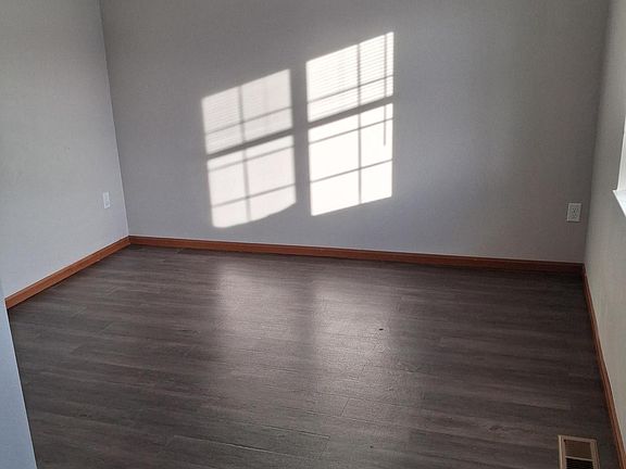 3rd image of 1872 17th Ave N #Bbb940ac3