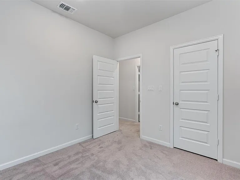 2437 Burberry Ln — Photo 23