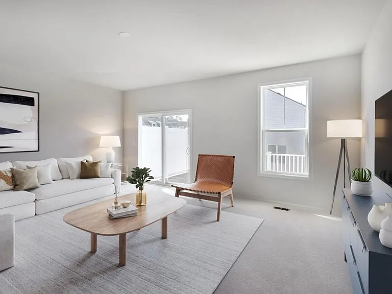 4831 Mercer St #2 — Photo 4