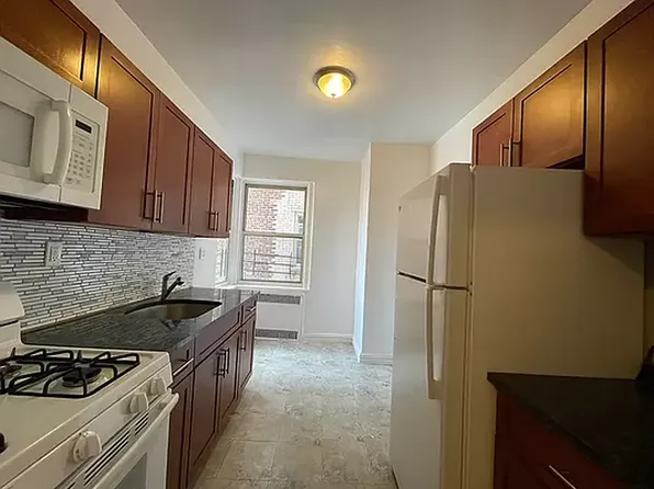 2166 Bronx Park East 1 image 3 of 8