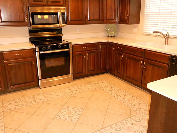 4th image of 992 Shetland Ave