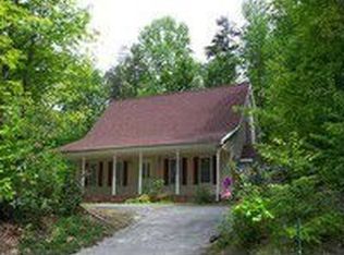 302 Buck Hollar Rd, Hillsville, VA 24343