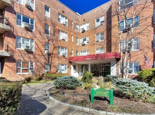 75 S Middle Neck Rd APT 2M, Great Neck, NY 11021