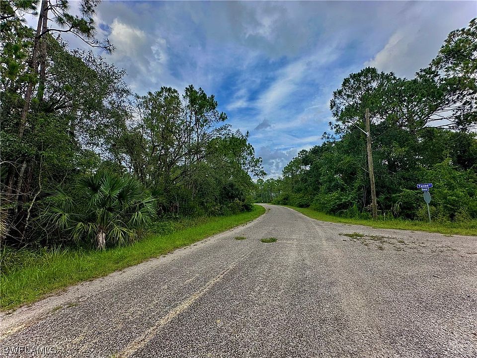 2nd image of 1941 Roderick Ln