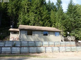 325 Bear Ln, Reedsport, OR 97467