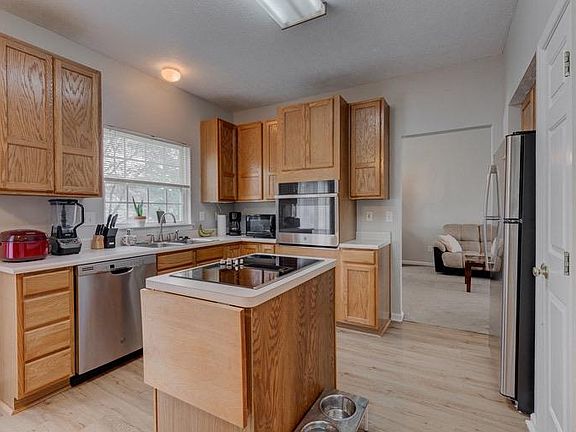 3rd image of 432 Cherry Hill Ln