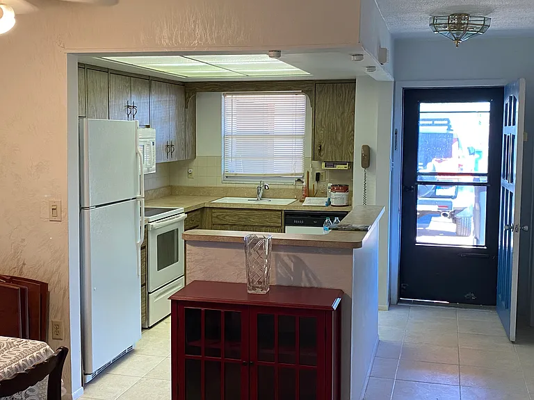 655 Park Cir — Photo 11
