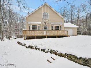 141 Spruce Run Dr, Dingmans Ferry, PA 18328