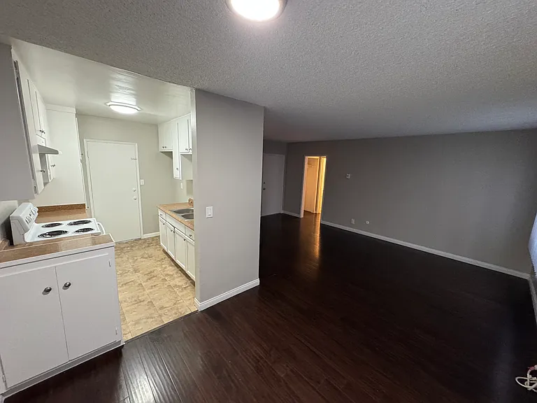 The Claridge Apartments — Photo 14