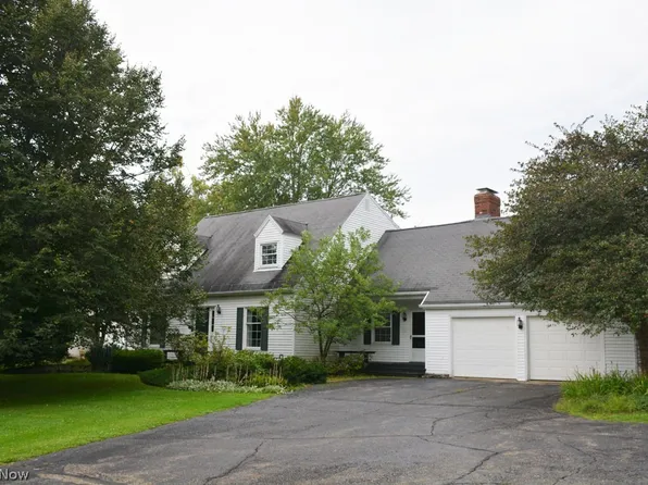 71 Maple Hill Dr, Chagrin Falls, OH 44022