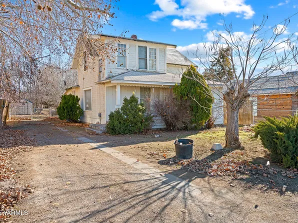 910 S 11th St, Sunnyside, WA 98944