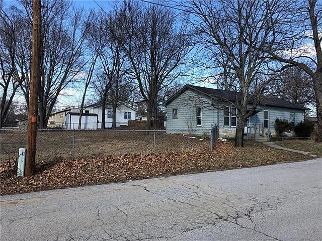 1202 Trask St Excelsior Springs MO 64024 Zillow