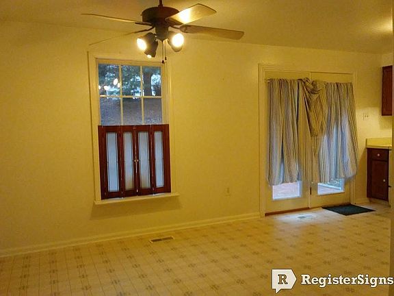 Dining room to kitchen