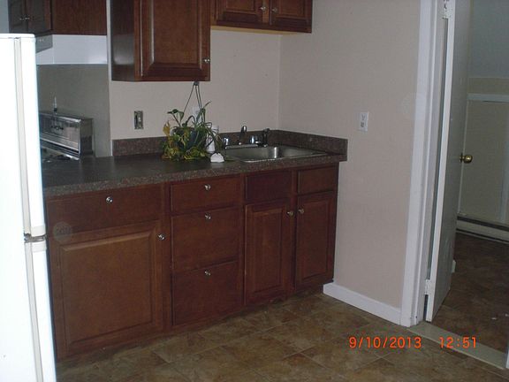 3rd image of 455 Pontiac Ave #3