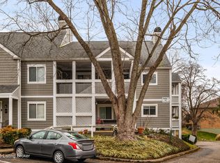 2 Lake Ave, Louisville, KY 40206