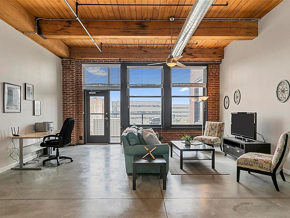 2nd image of 1015 Washington Ave APT 308