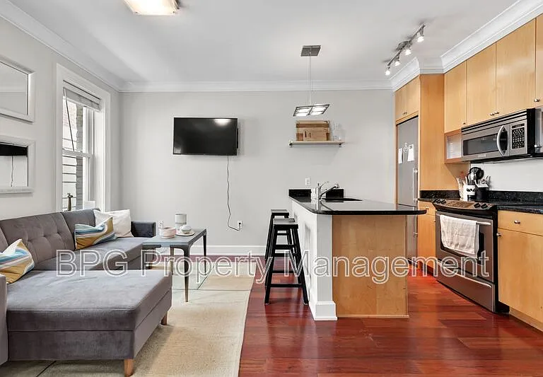 1121 24th St NW #204 — Photo 8