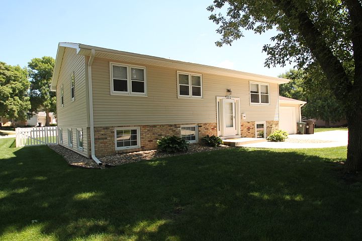 1st image of 2212 Sunnyside Cir