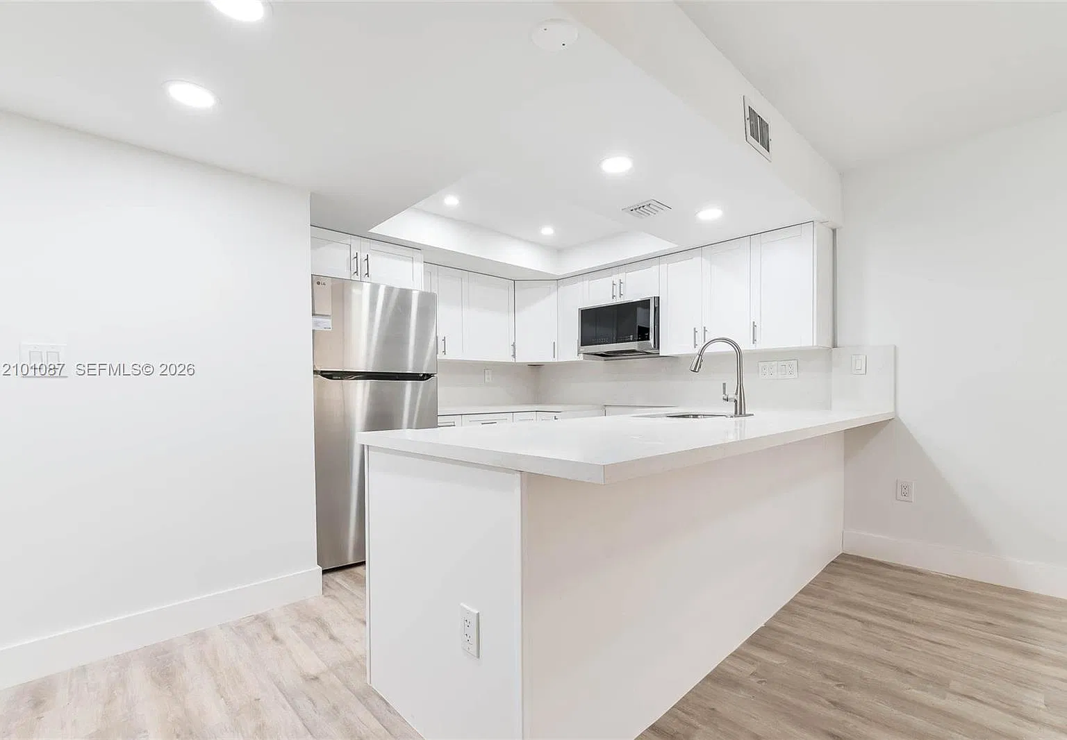 Kenland Pointe Condo Iii — Photo 4