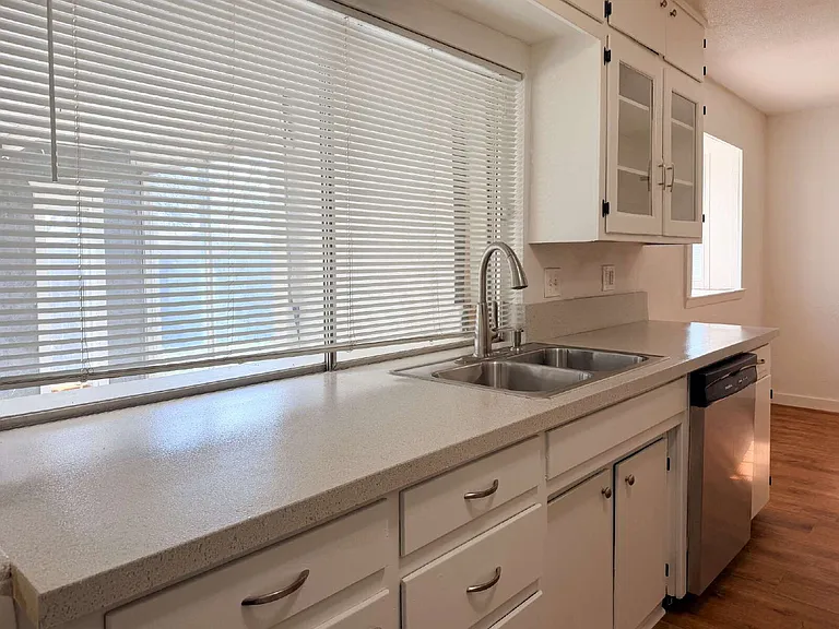 604 Mesquite Ave — Photo 5