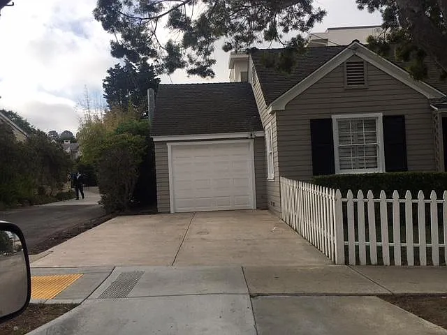 1121 Virginia Way — Photo 3