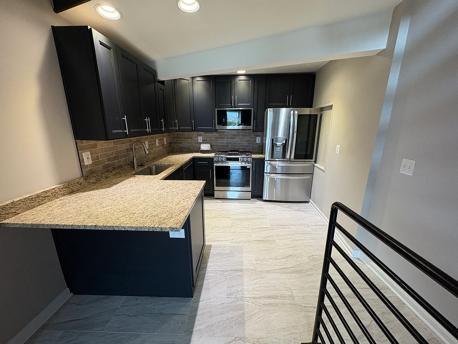 2 bed, 650 sqft, $1,950 — Photo 4
