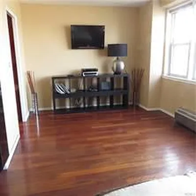 Sold by YCL Real Estate Consulting Group LLC | media 13