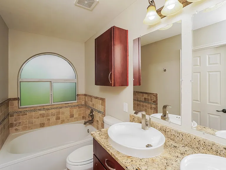 607 Limestone Flt — Photo 12