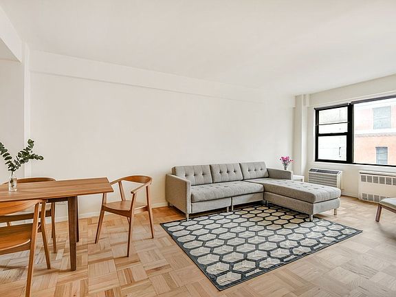3rd image of 210 E 36th St APT 7E