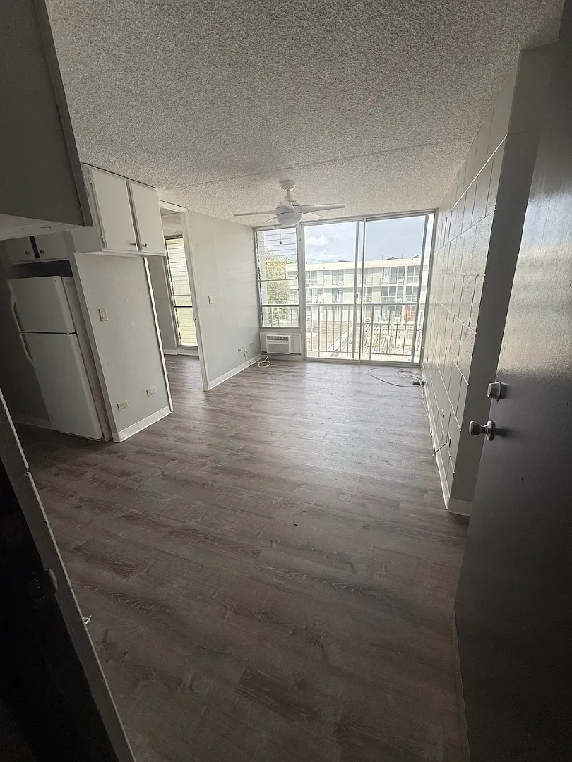 Sunny 2-Bed in Honolulu with Pool, BBQ Area, and Covered Parking - Close to UH-Manoa — Photo 1