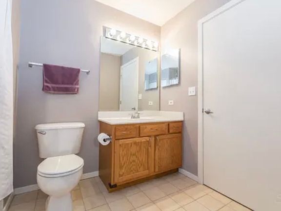 3rd image of 933 W Van Buren St APT 317