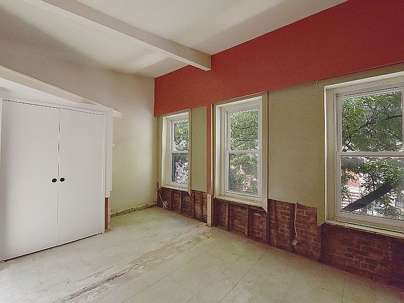 4th image of 464 Sackett St