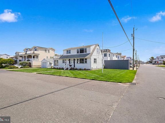 3rd image of 101 W 17th St