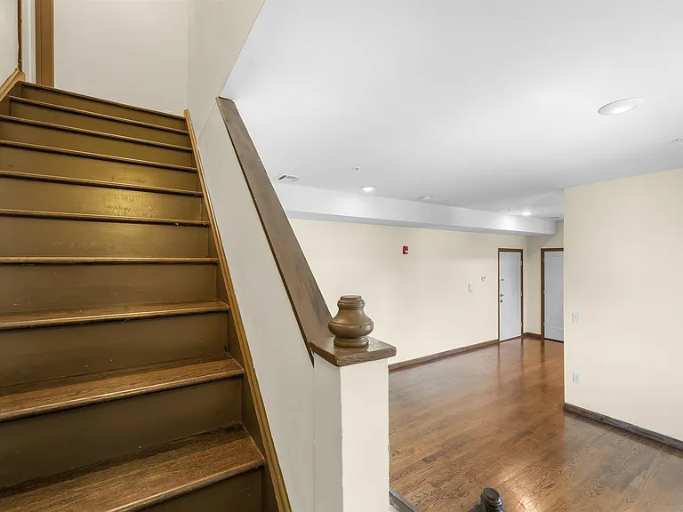 342 Broadway — Photo 8