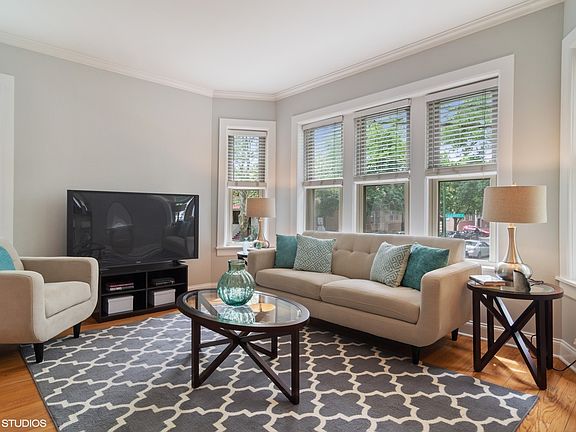 2nd image of 4901 N Leavitt St #2
