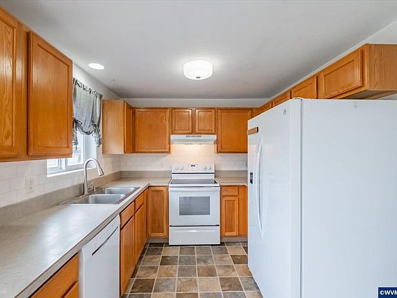 3rd image of 1053 Kees St