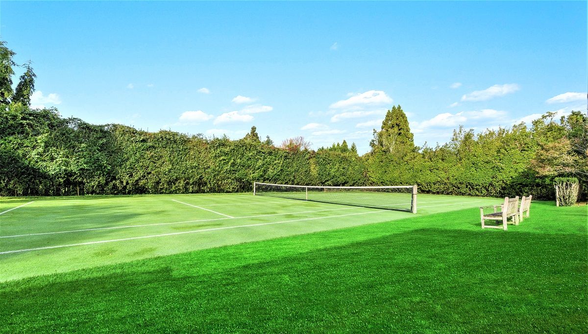  Grass tennis,feel like playing in Wimbledon