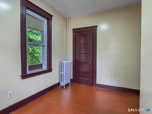 24 Mortson St — Photo 9
