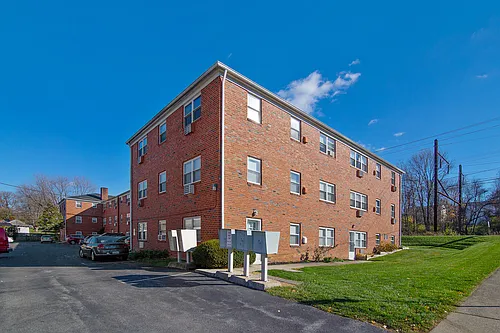 Janwood Apartments Photo 1