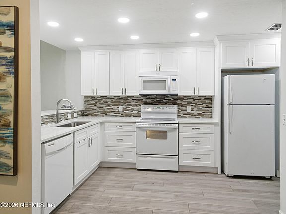 5th image of 4700 SW ARCHER Road #D27